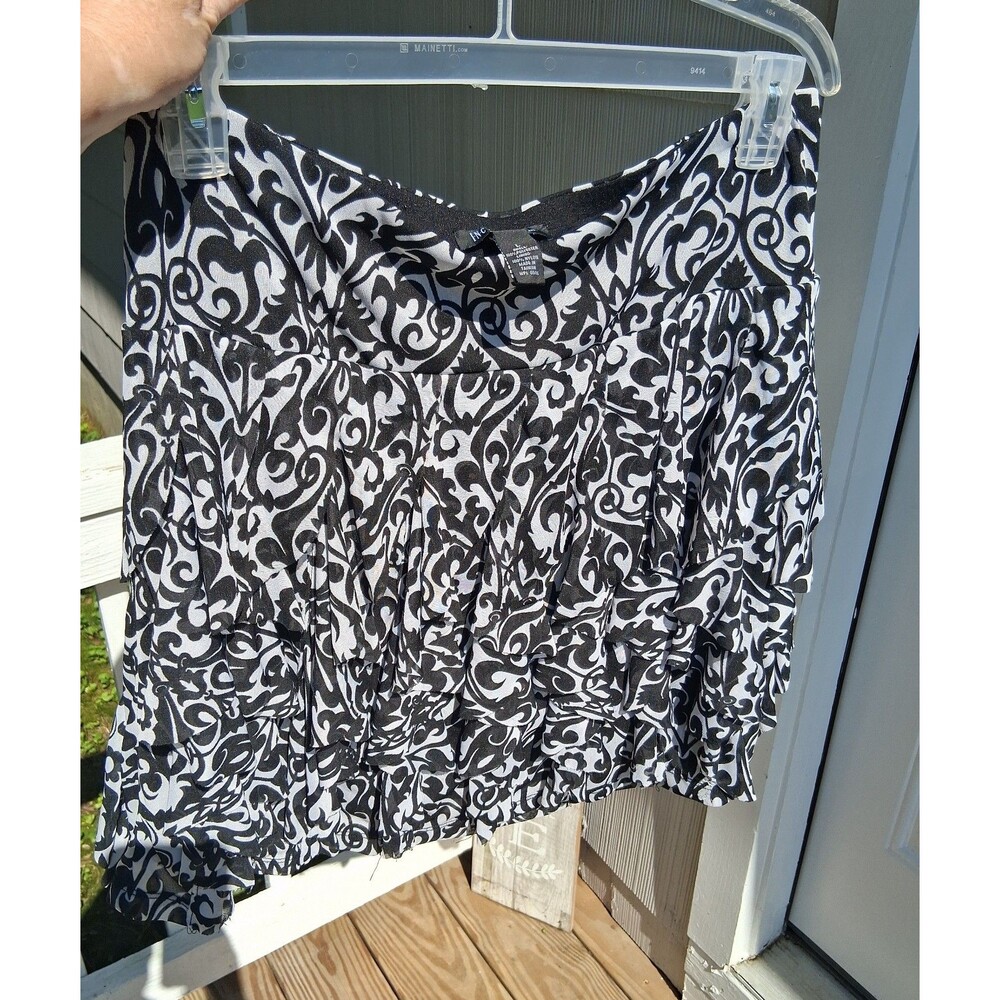 378 Women's Skirt Waterfall Ruffles Black & White Floral Large INC